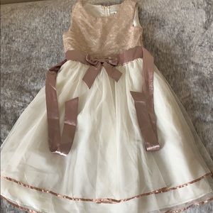 Elegant dress for little girls